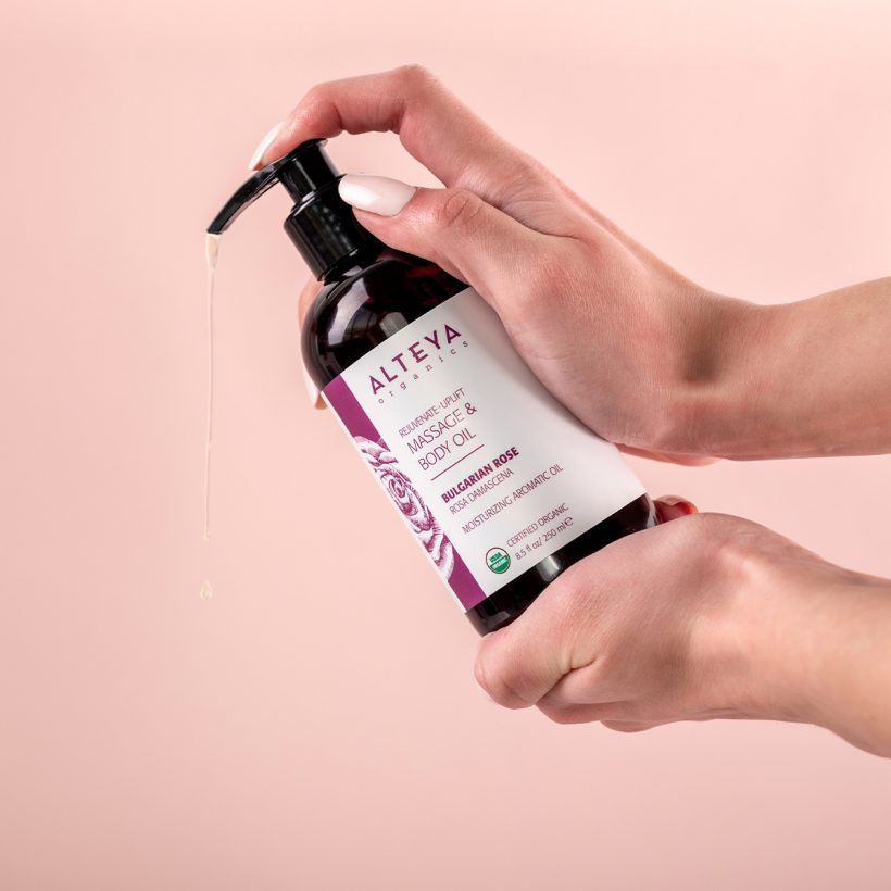Infused with organic Bulgarian Rose Oil grown in Alteya’s fragrant gardens, this Moisturizing Aromatic Oil will not only beautify your skin, but it will harmonize and uplift your spirit. The gentle rose aroma is known to provide a sense of well-being and harmony. Rejuvenating rose is combined with sensual sandalwood to bring moments of balance and joy, awakening the senses.