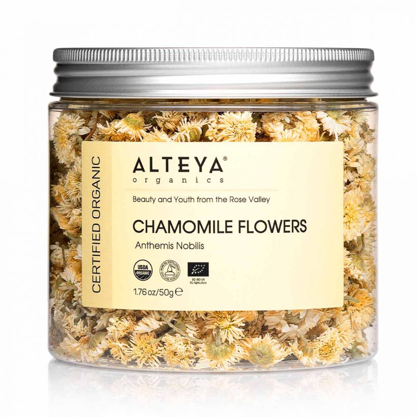 The herb has anti-inflammatory, antibacterial and anti-allergenic properties and is particularly suitable for sensitive skin. It relieves the symptoms of cold and flu, fever, stomach problems, allergic fits. It also aids quick wound healing, prevents bacterial infections, relieves sunburn and cures skin rashes and itches.