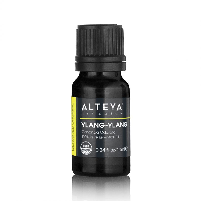 Used externally on the skin, ylang-ylang oil could help balance and regulate sebum production, thus preventing excessive oiliness or drying of the skin and scalp. It is also considered that it can soothe skin inflammations and irritations.