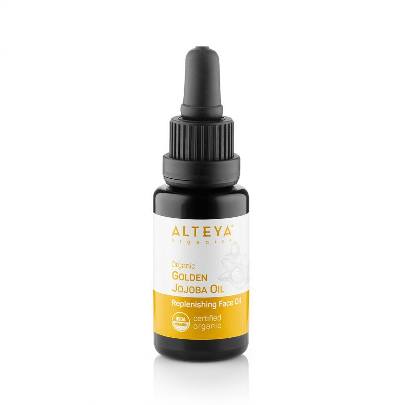 Our pure and organic Golden Jojoba oil, rich in antioxidants and essential nutrients, restores moisture, supports skin balance and reduces the appearance of visible signs of aging. The lightweight, non-greasy oil absorbs fast, to reveal fresh and radiant complexion.